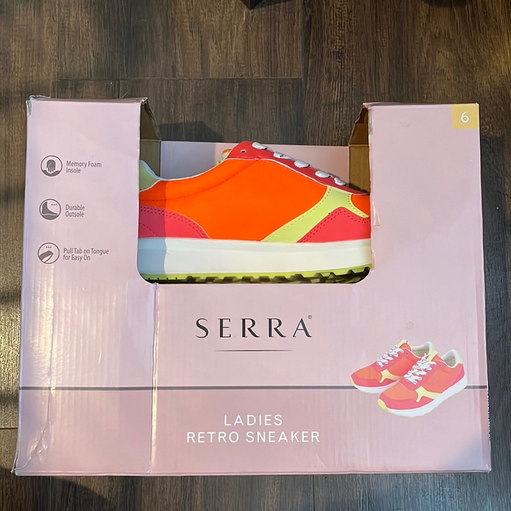 NWT Aldi Serra brand retro sneaker size 6